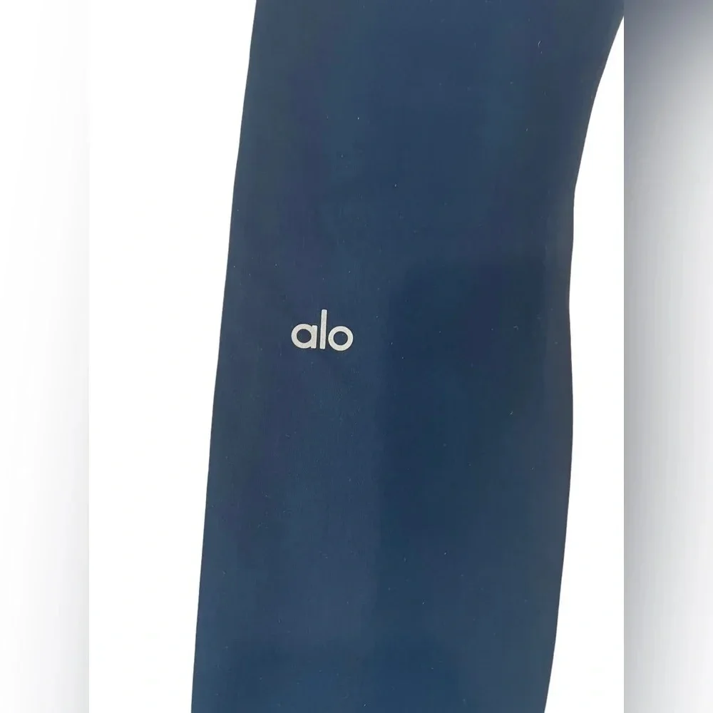 Alo yoga  Navy leggings with slits  Size xxs Waist 11” Inseam 29”